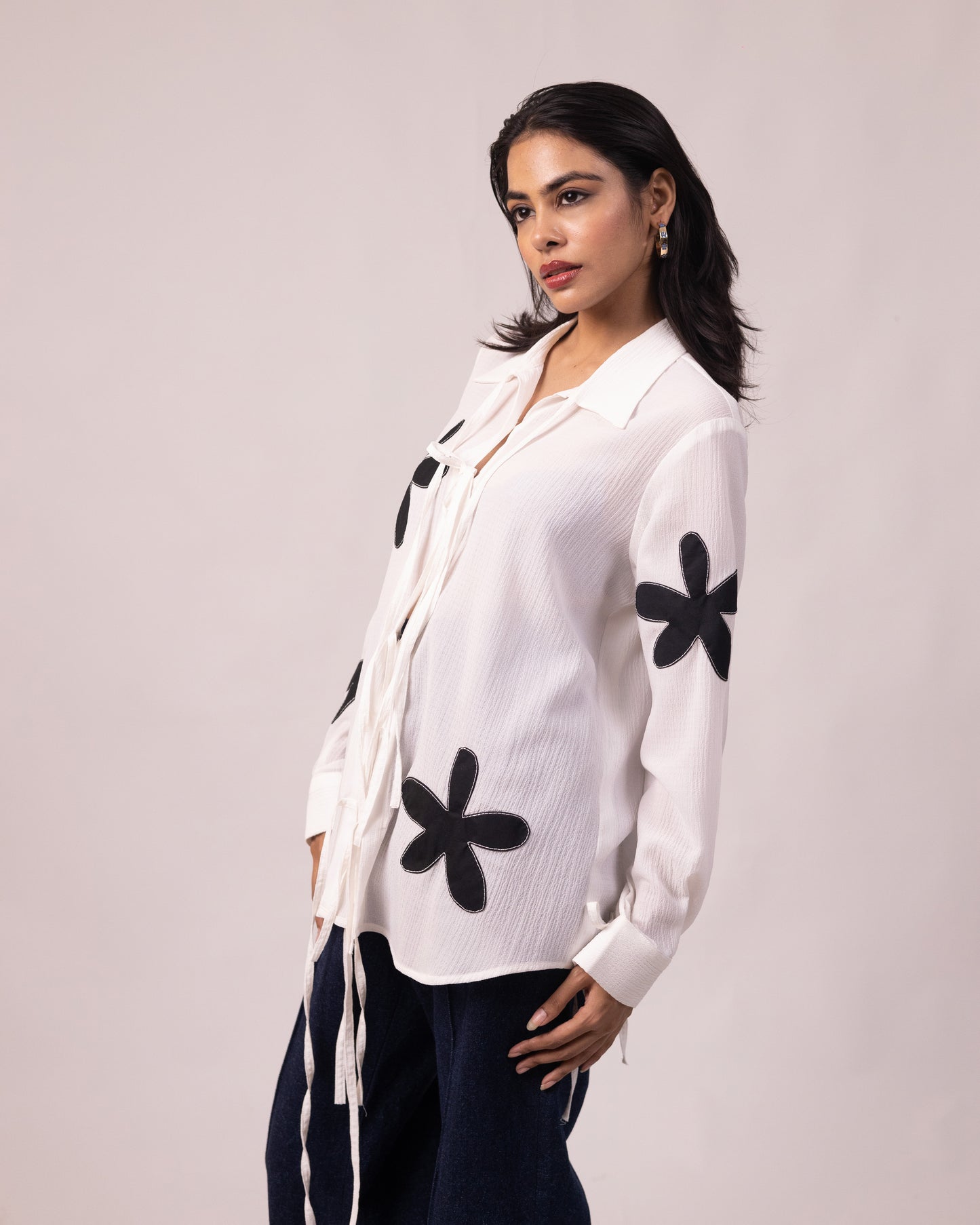 ABBY FLORAL APPLIQUE SHIRT - WHITE